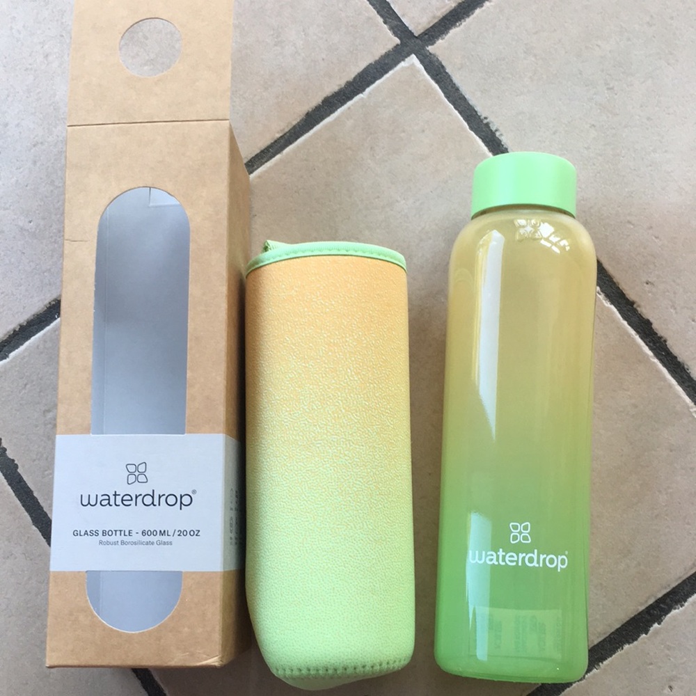 NWT Waterdrop Glass Bottle with Sleeve